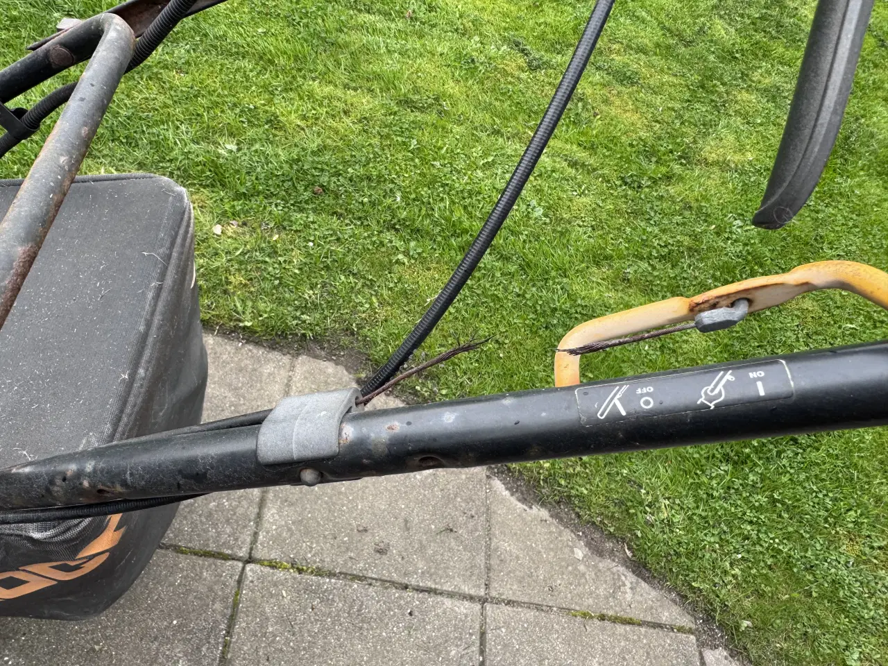 Billede 2 - Selvkørende plæneklipper kan afhentes gratis