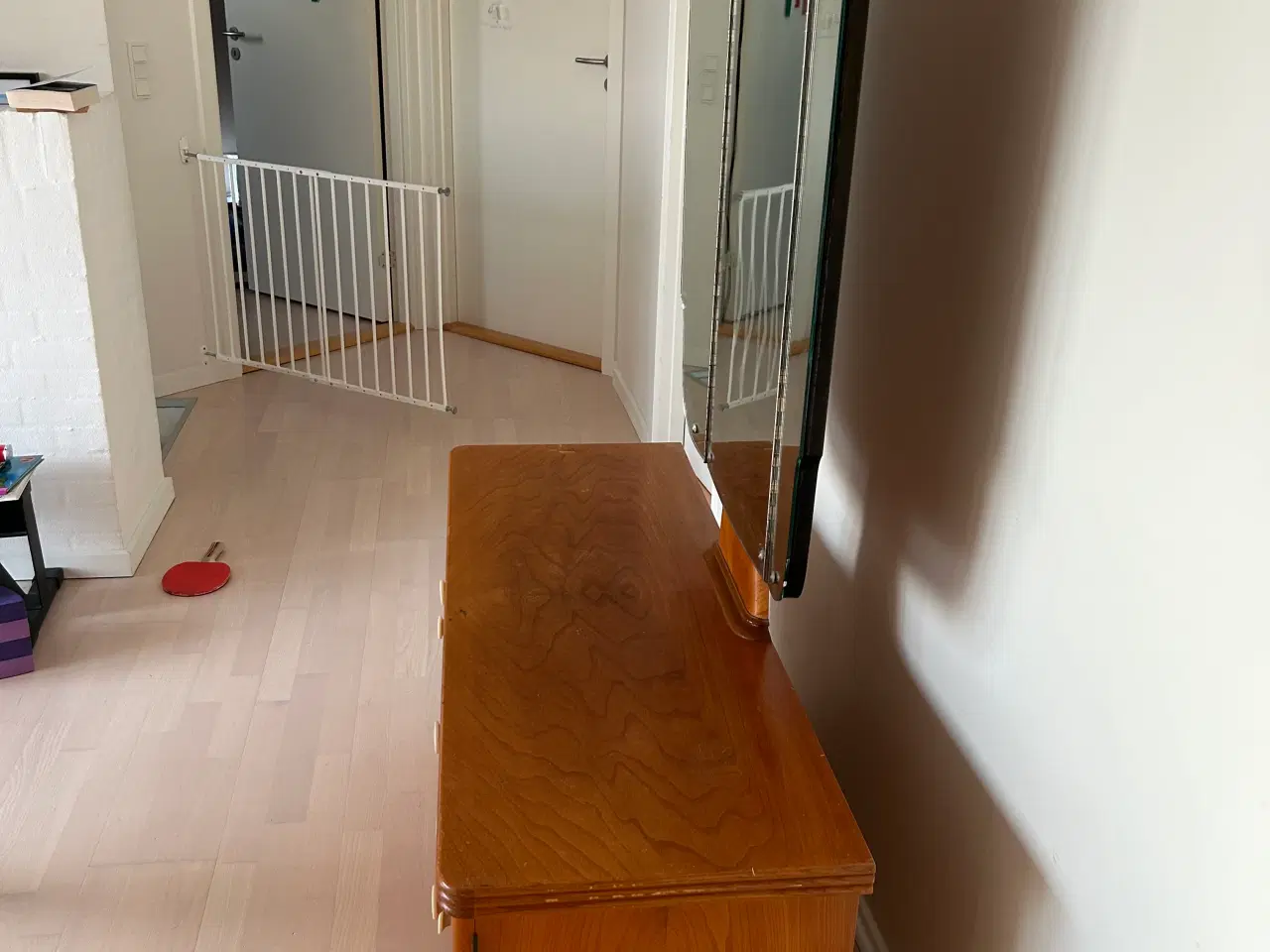 Billede 6 - Sminkebord - velegnet til yngre piger