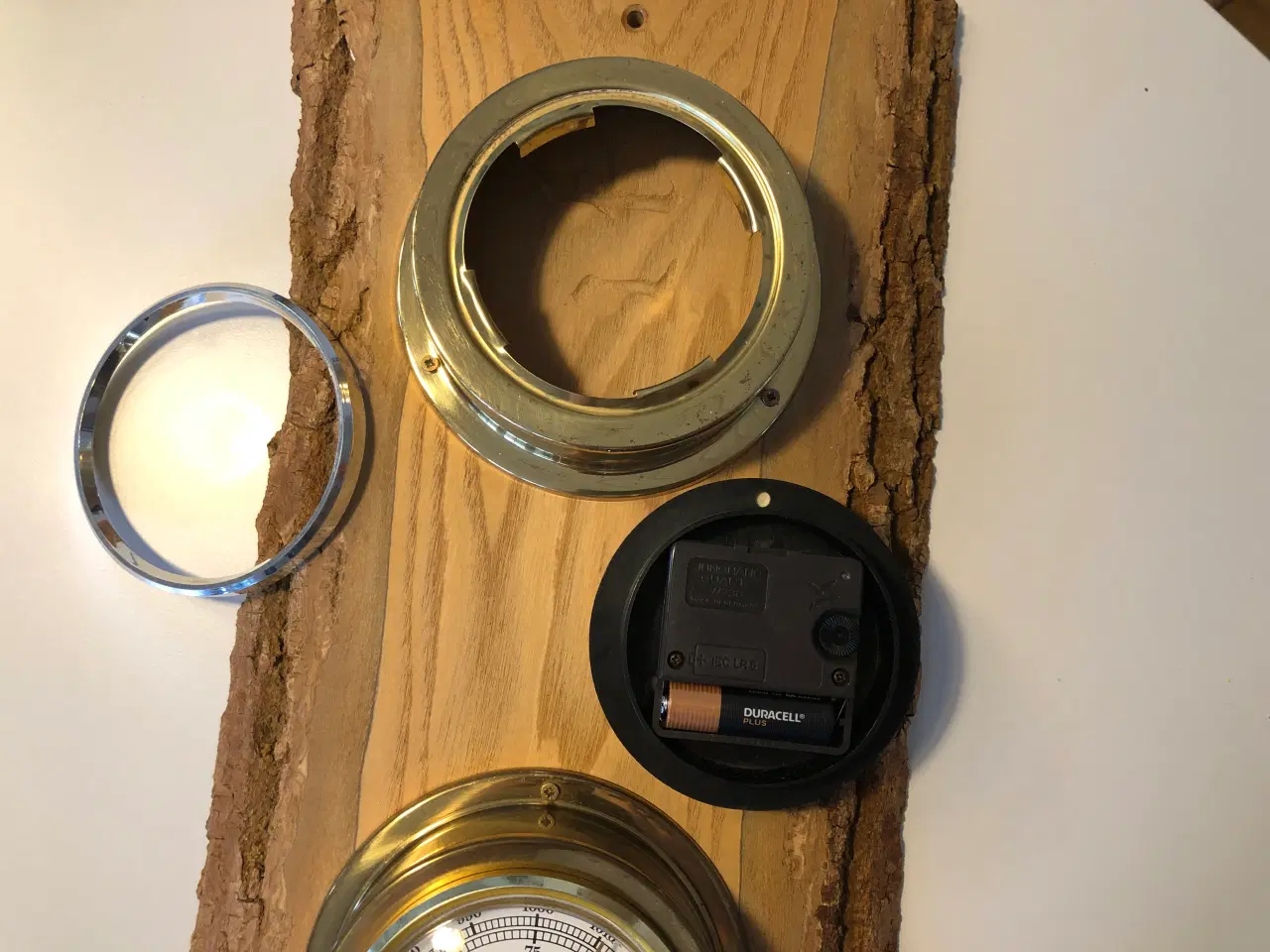 Billede 10 - Skibsur og barometer i messing på planke