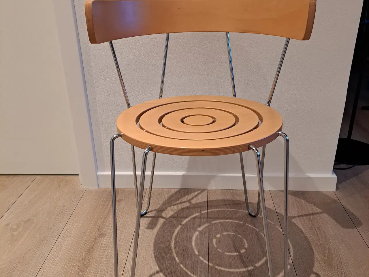 Billede 3 - Bøge stabelstole til spisebord.