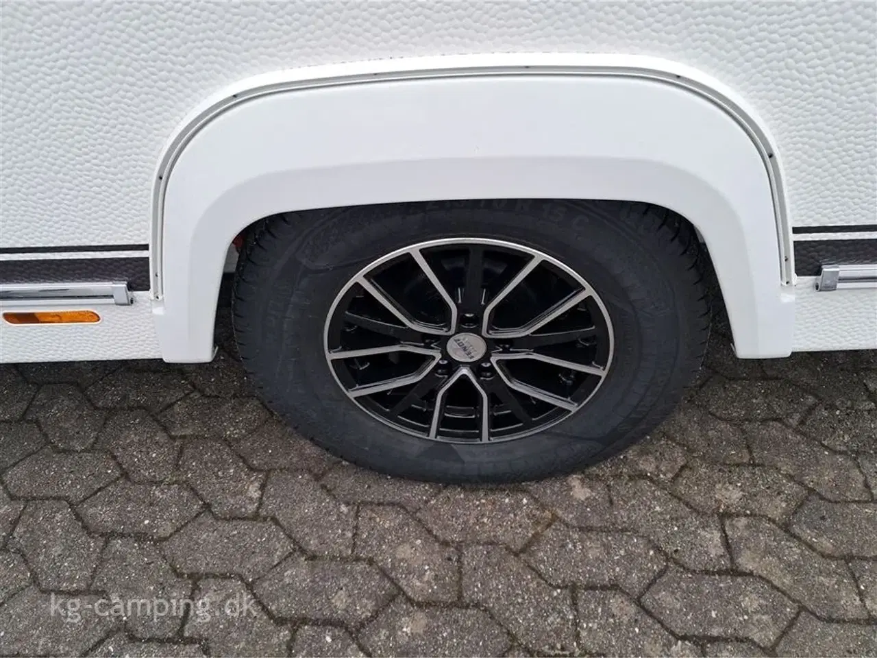 Billede 16 - 2024 - Fendt Diamant 560 SGW   Enkeltsenge med udtræk samt ende rundsiddegruppe - Nu med ALDE centralvarme og vandbåren gulvvarme.