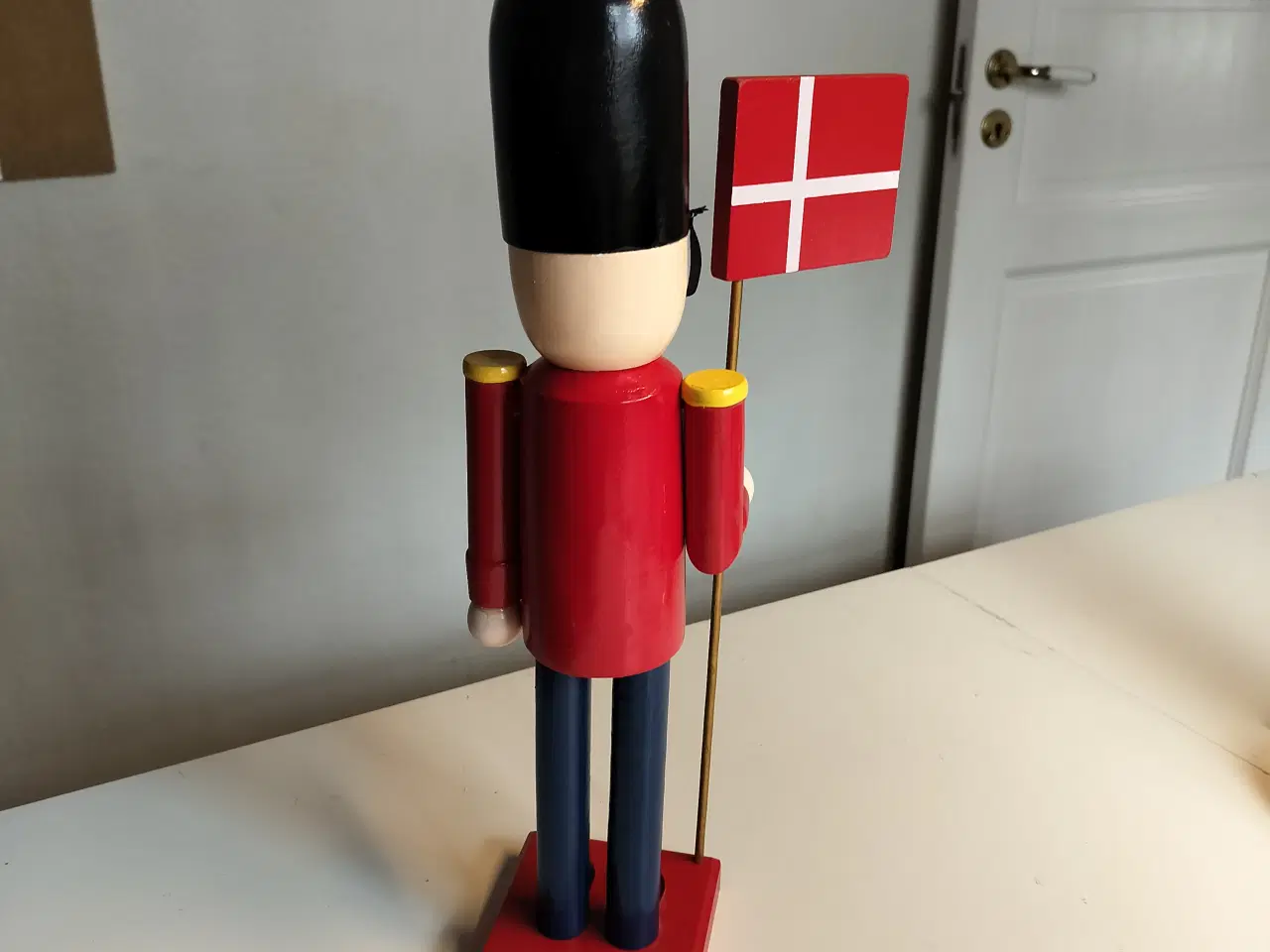 Billede 2 - Garde med flag. Celebrate garder rød/sort træ 38 c