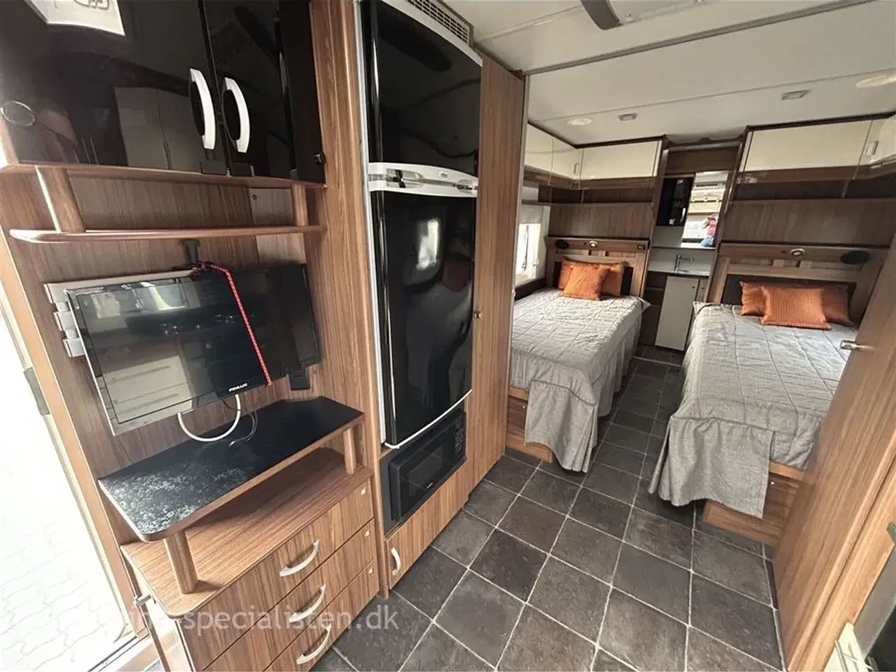 Billede 8 - 2020 - Polar Customized 680   Polar  Customized 680 med enkelte senge og ende badeværelse model 2020 kan nu ses hos Camping-Specialisten.dk