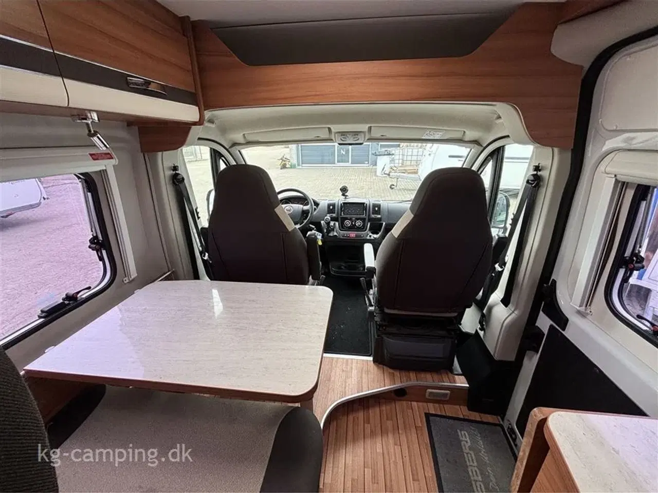 Billede 8 - 2015 - Weinsberg Carabus 601   Populær 6 meters campervan med Køjer og masser af udstyr.
