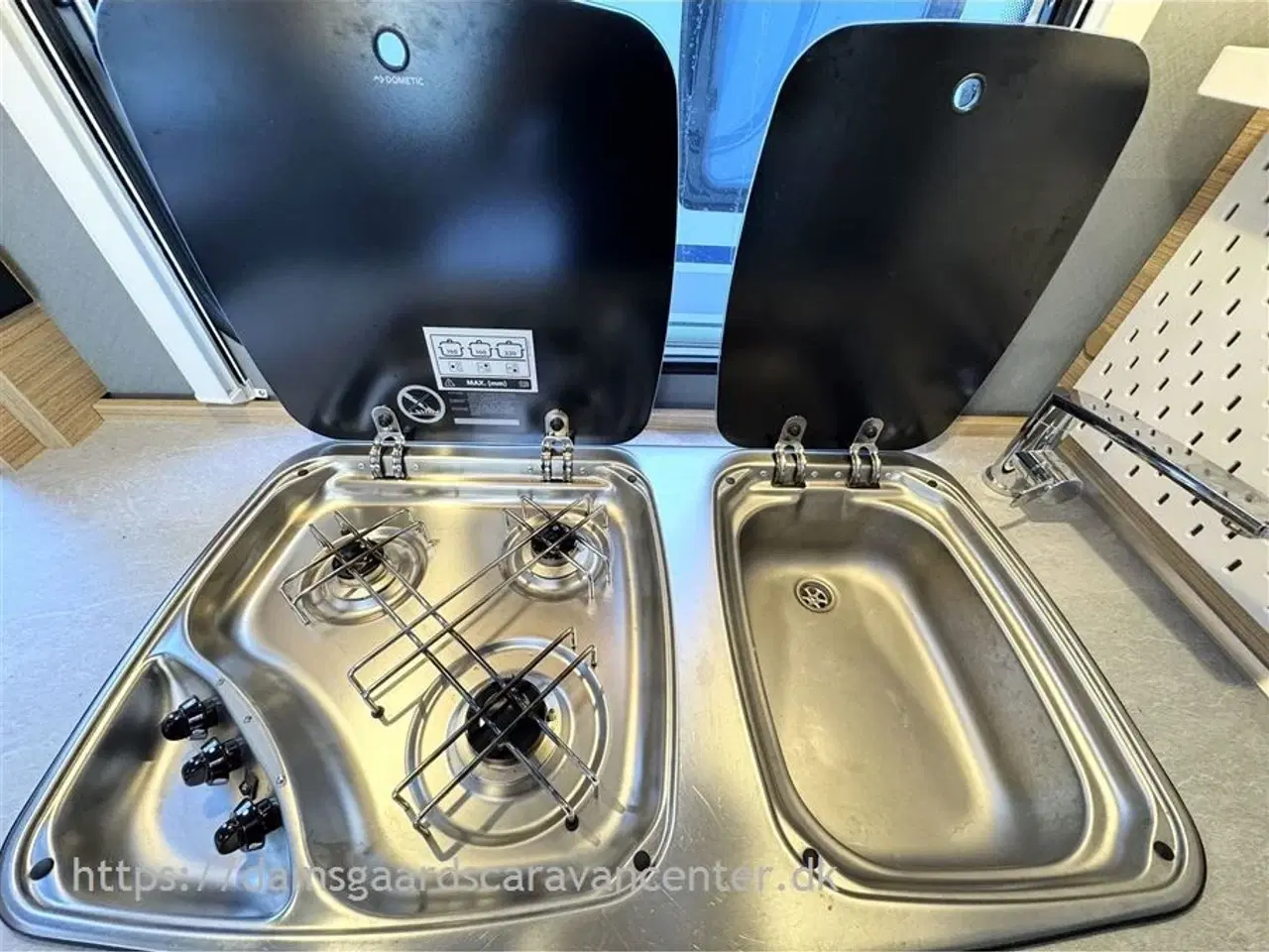 Billede 10 - 2022 - Dethleffs Camper 500 QSK D-Line Dobbeltseng-Køjer-Gulvtemp.-Mover-Telt