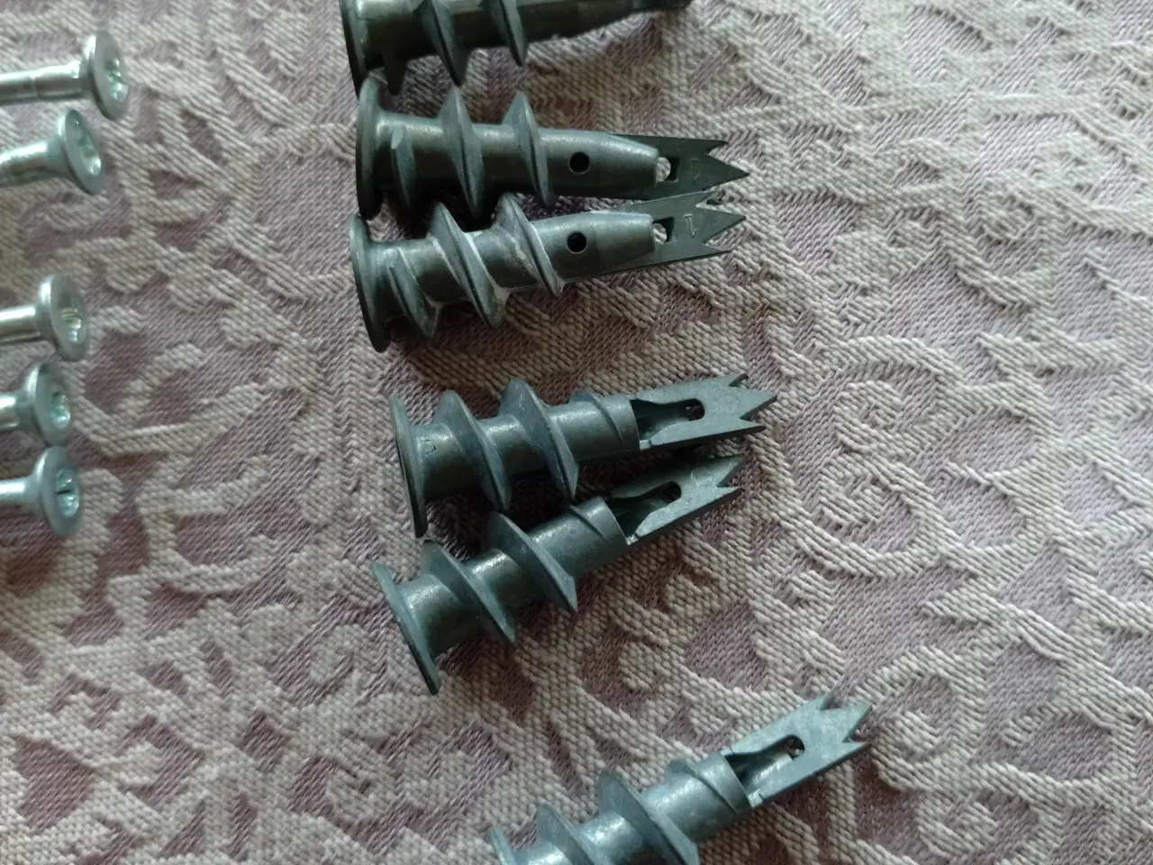 Billede 3 - Bl skruer/ rauplugs 