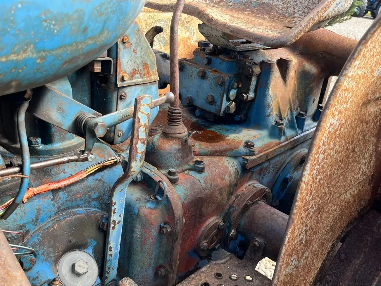 Billede 7 - Fordson Major Motoren mangler, men mange god dele.