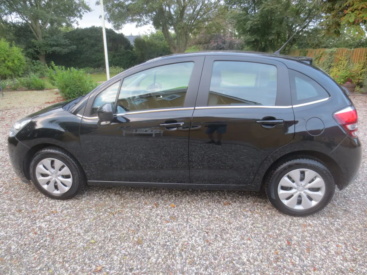 Billede 9 - Citroen C 3 1.2 i 82 Hk År 2016. Nysynet.