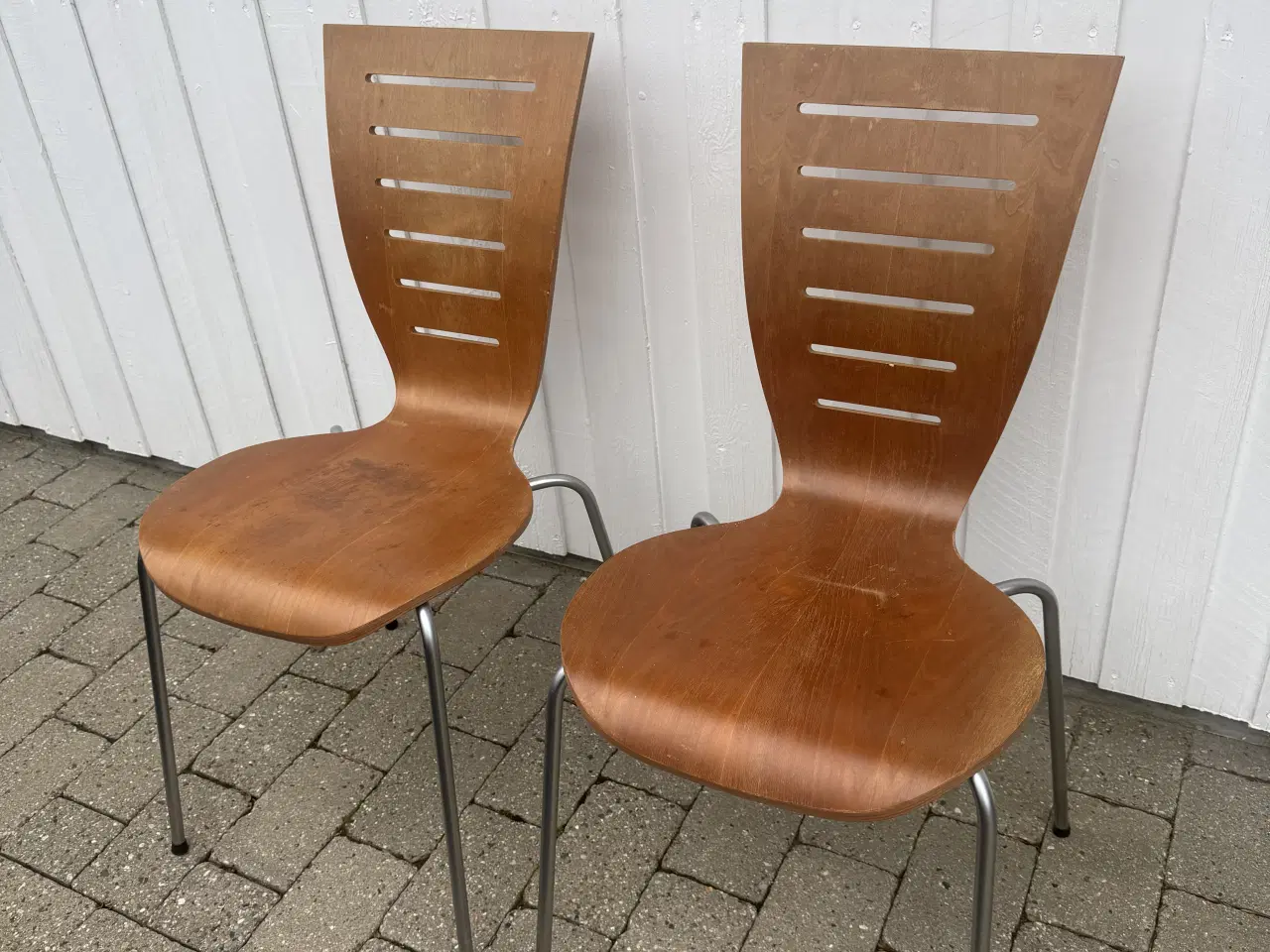 Billede 1 - 2 stole i formspændt træ