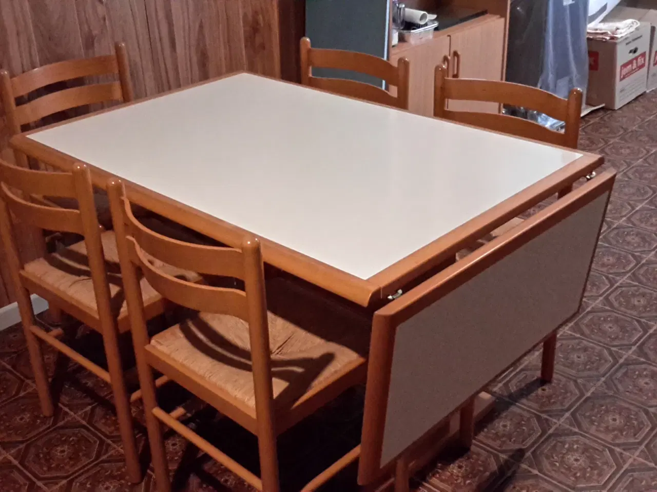 Billede 1 - Køkkenbord m/klap og 5 stole L120 - 160, B80.