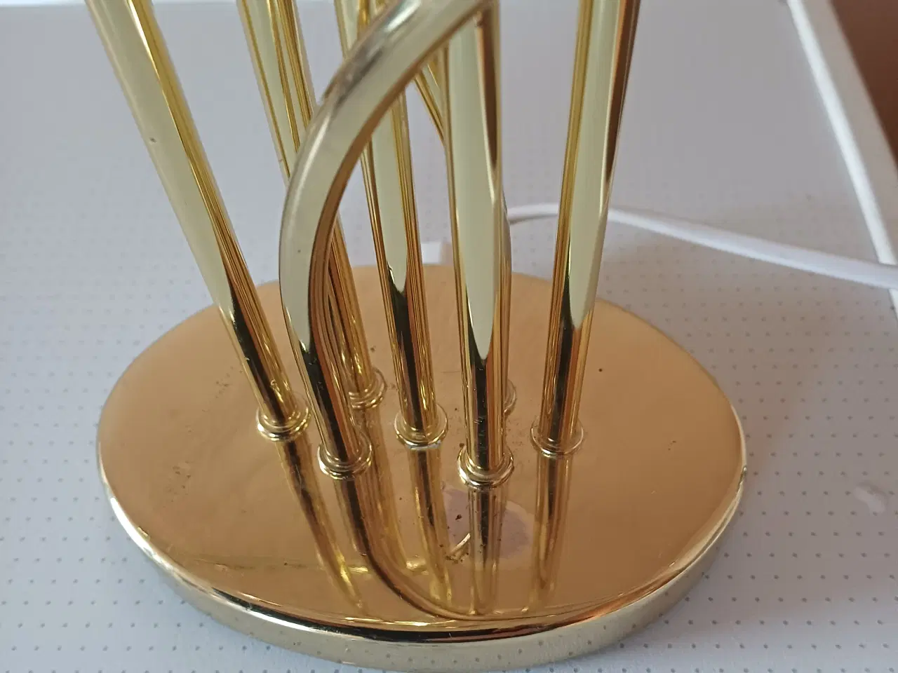 Billede 3 - 7-armet lysestage i guldfarvet metal med lyspærer