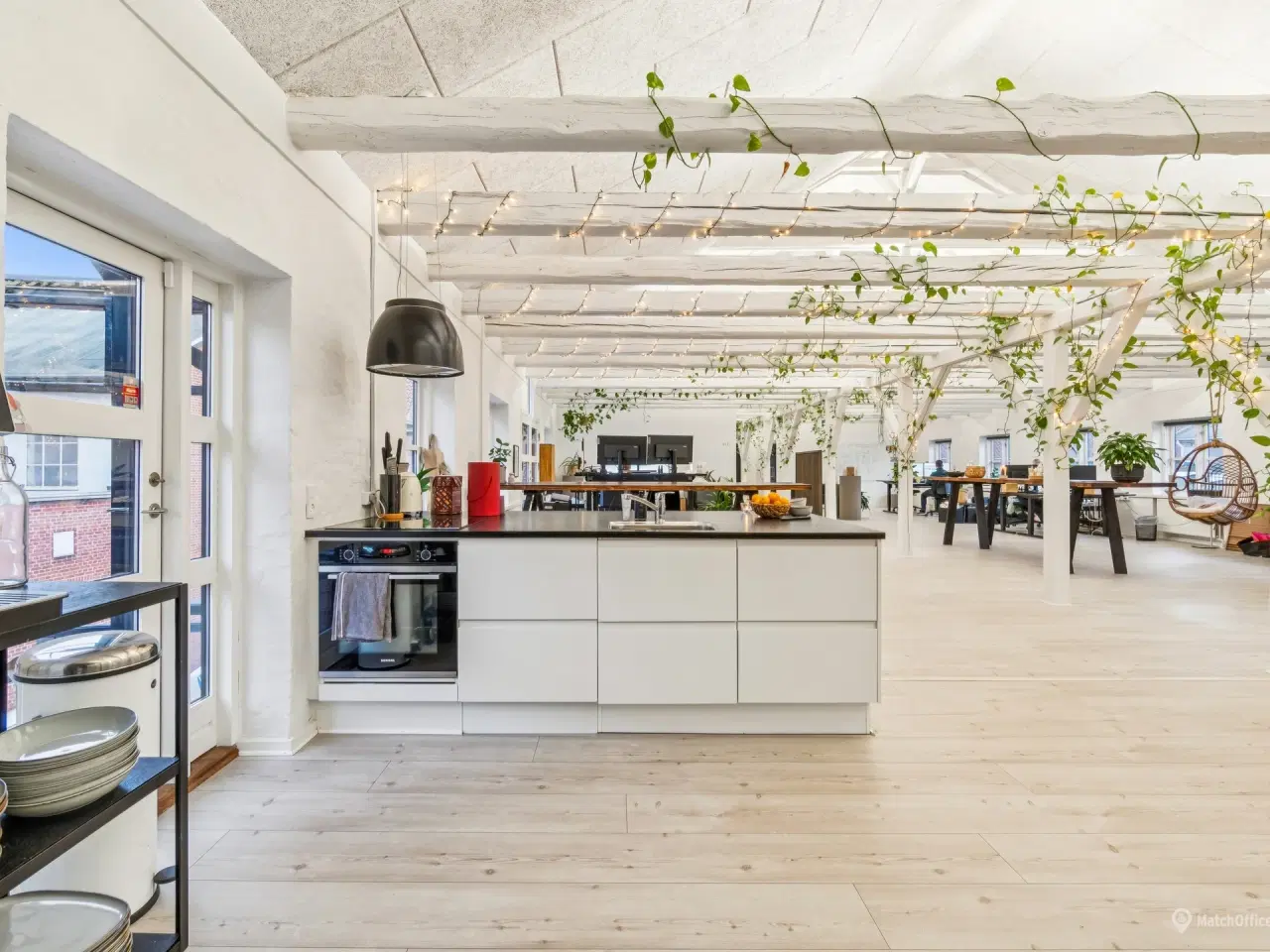 Billede 6 - Lyst og indbydende kontor med nordisk æstetik og unikke detaljer