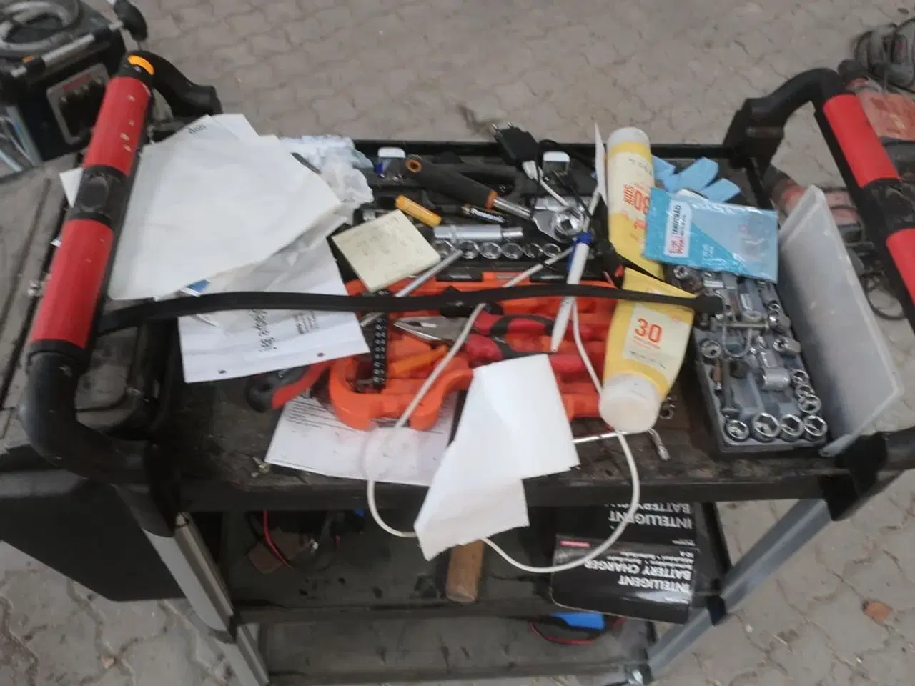 Billede 4 - Værkstedsvogn med indhold