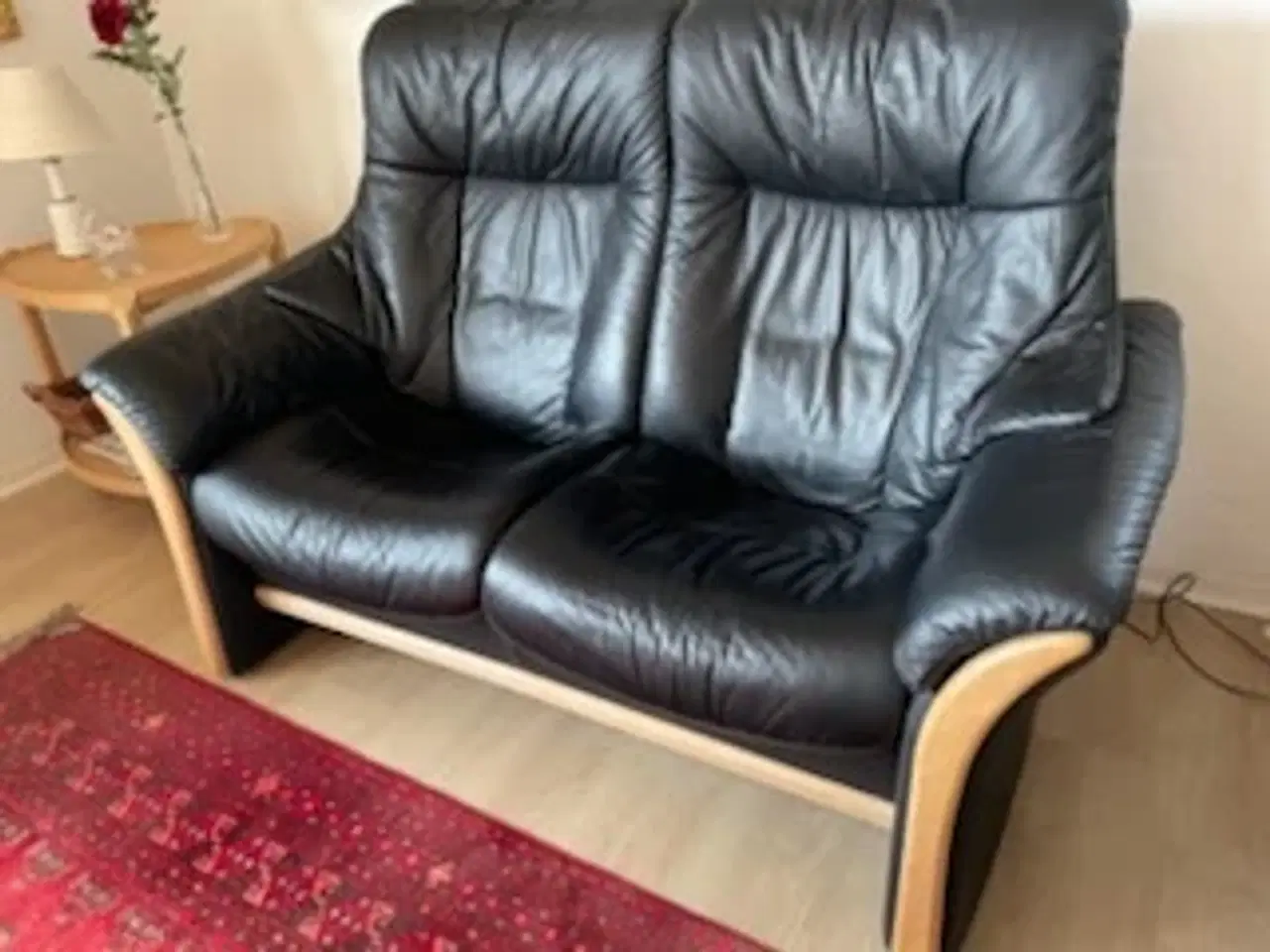 Billede 1 - Sort lædersofa, to-personers
