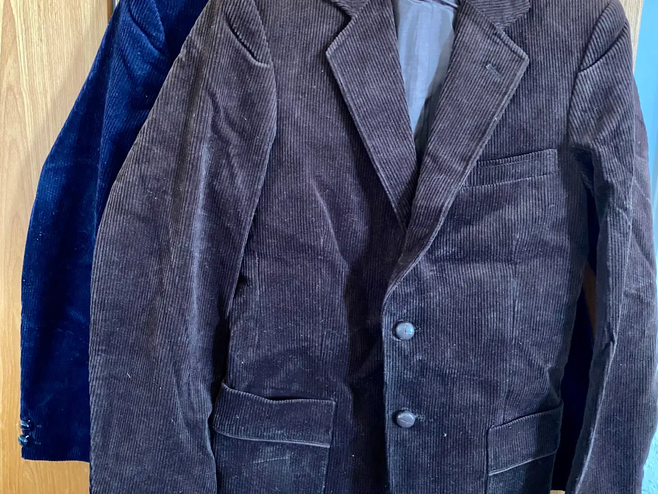 Billede 1 - Nye Mørkebrun og mørkeblå jakker