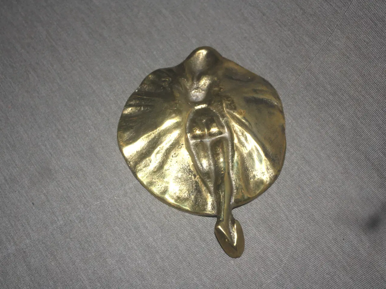 Billede 4 - Messing skål / askebæger med kvinde