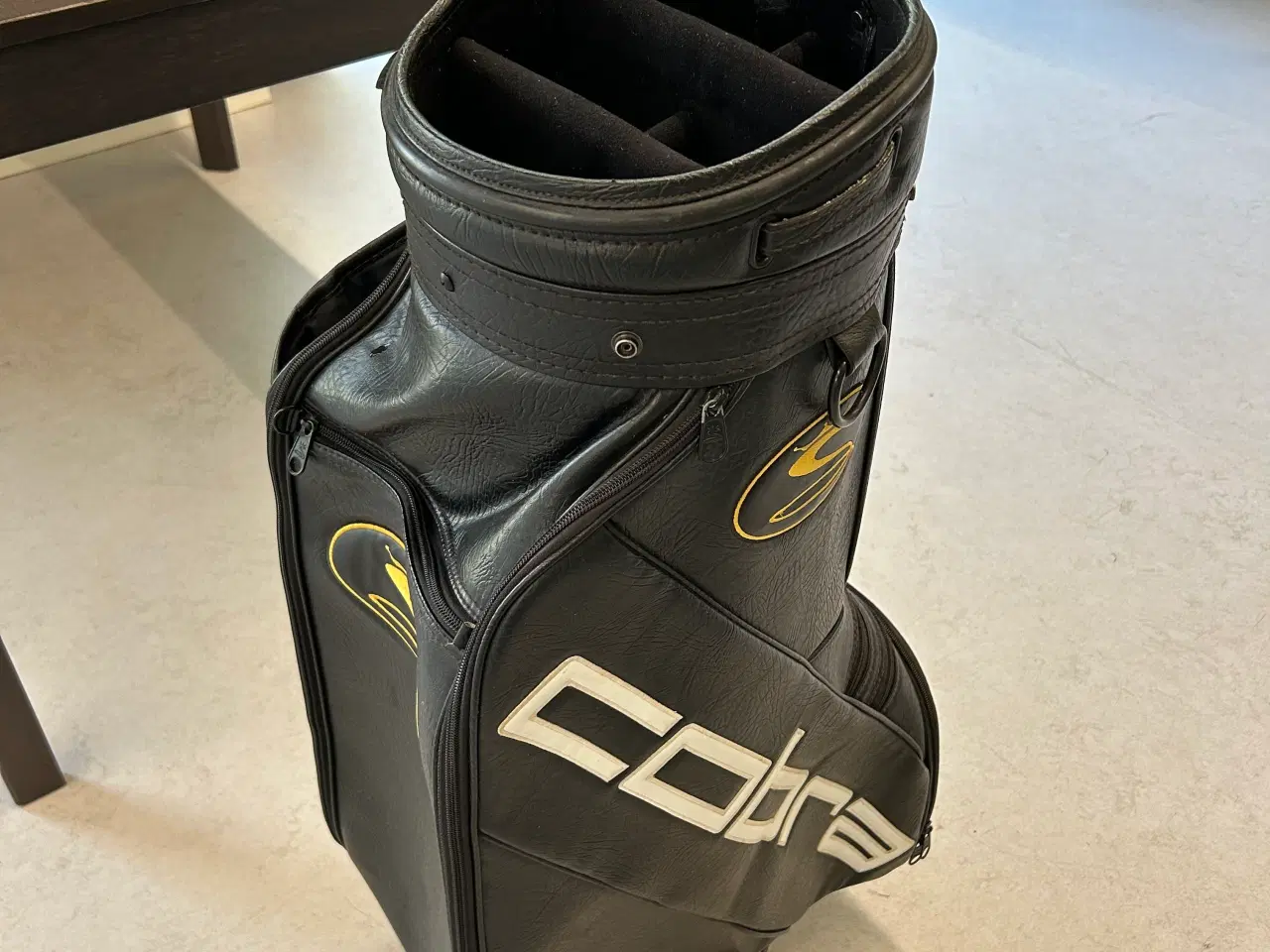 Billede 3 - Super lækker Cobra golftaske, i perfekt stand!