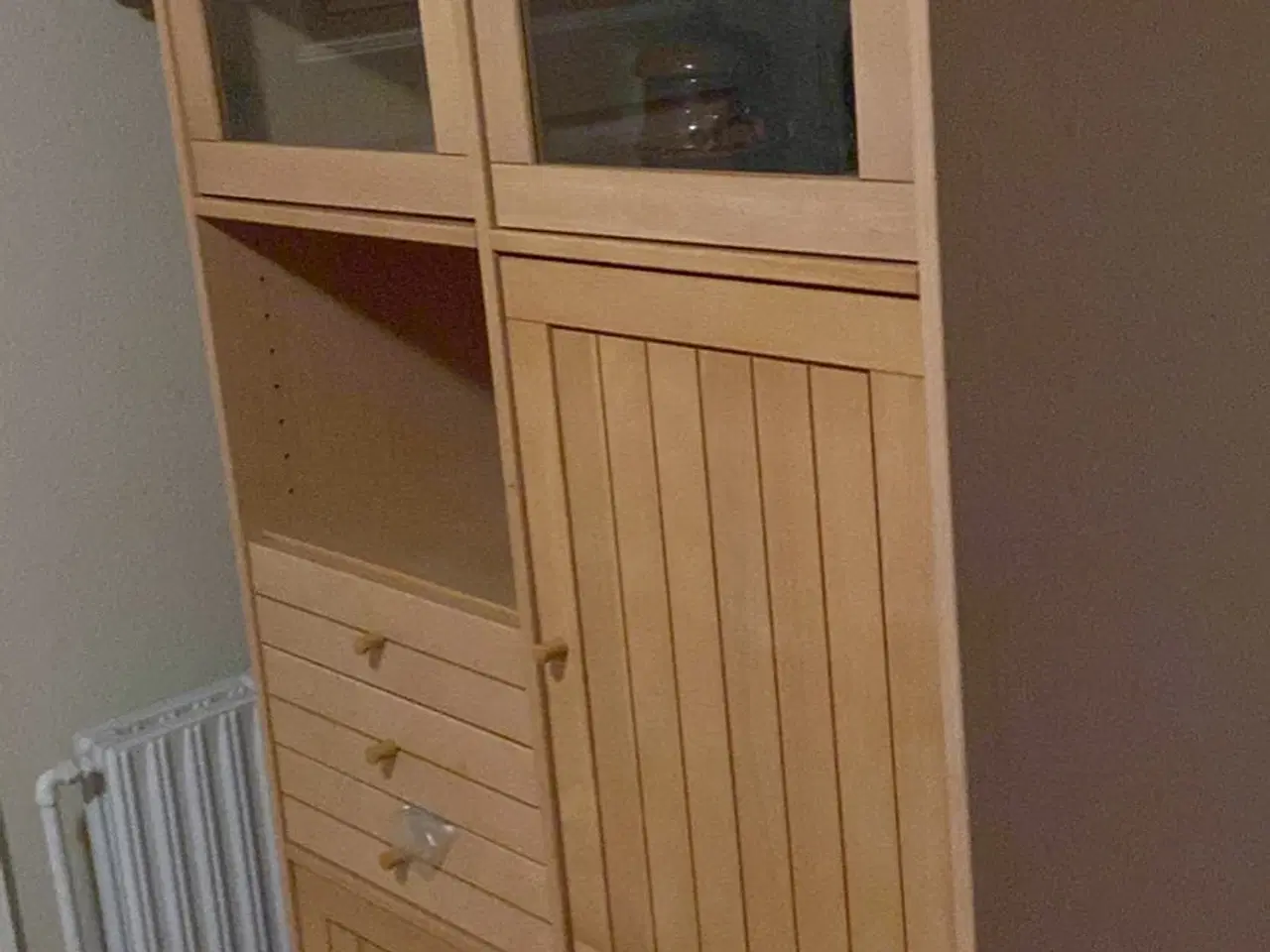 Billede 1 -  Bøg Skænk med glaslåg og skuffer 