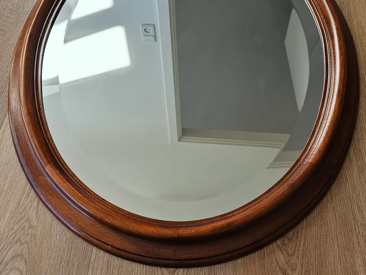 Billede 1 - Smukt ovalt facetslebet spejl.