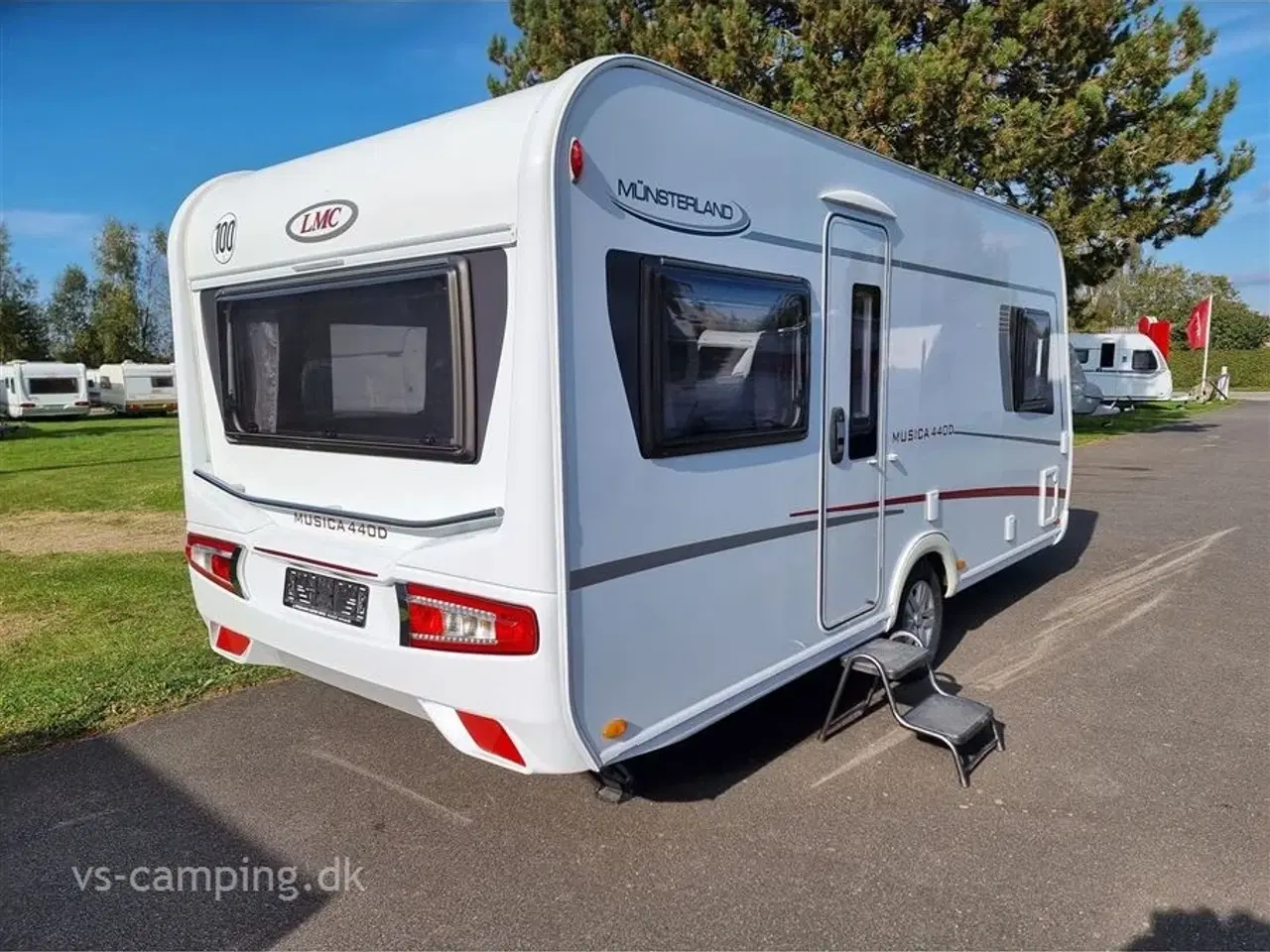 Billede 2 - 2019 - LMC Musica 440 D   FLOT OG VELHOLDT CAMPINGVOGN MED FRANSK SENG &amp; RUNDSIDDEGRUPPE I DELVIS LÆDER