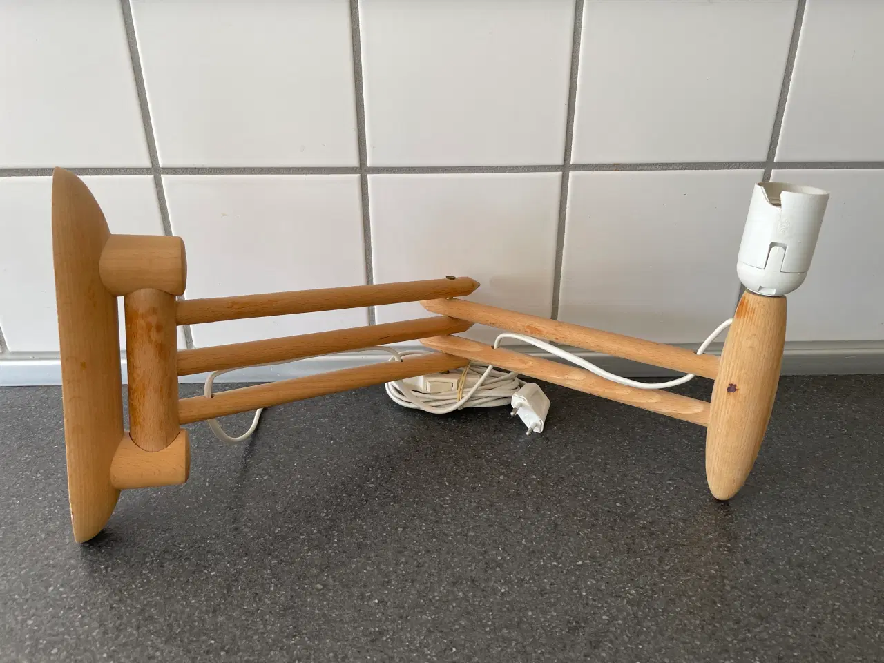 Billede 1 - Svinglampe- Attila af bøgetræ