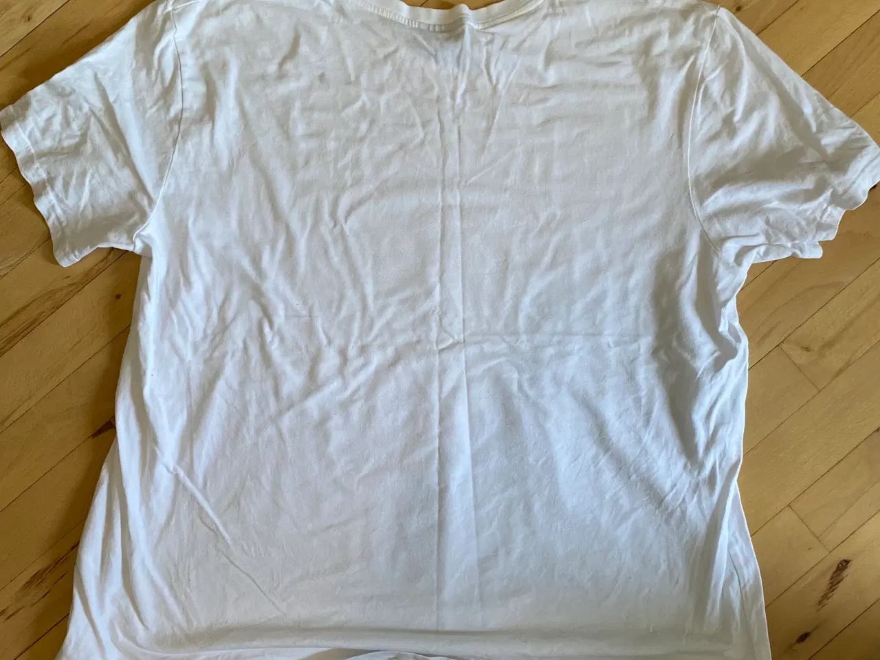 Billede 5 - T-shirt i hvid 