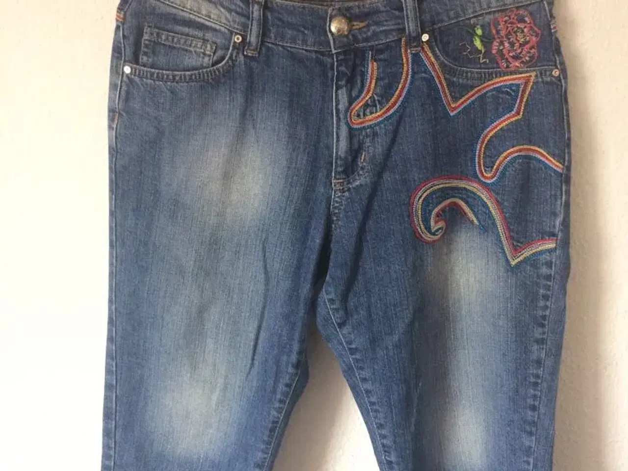 Billede 1 - 3/4 jeans med sygmønster