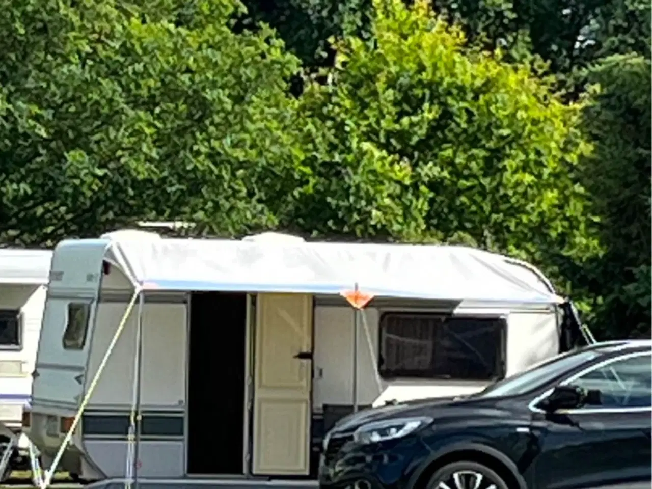 Billede 2 - Charmerende campingvogn med udstyr og fortelt