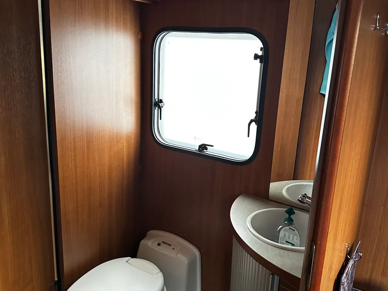 Billede 13 - Velholdt helintegreret ITINEO MB740 autocamper