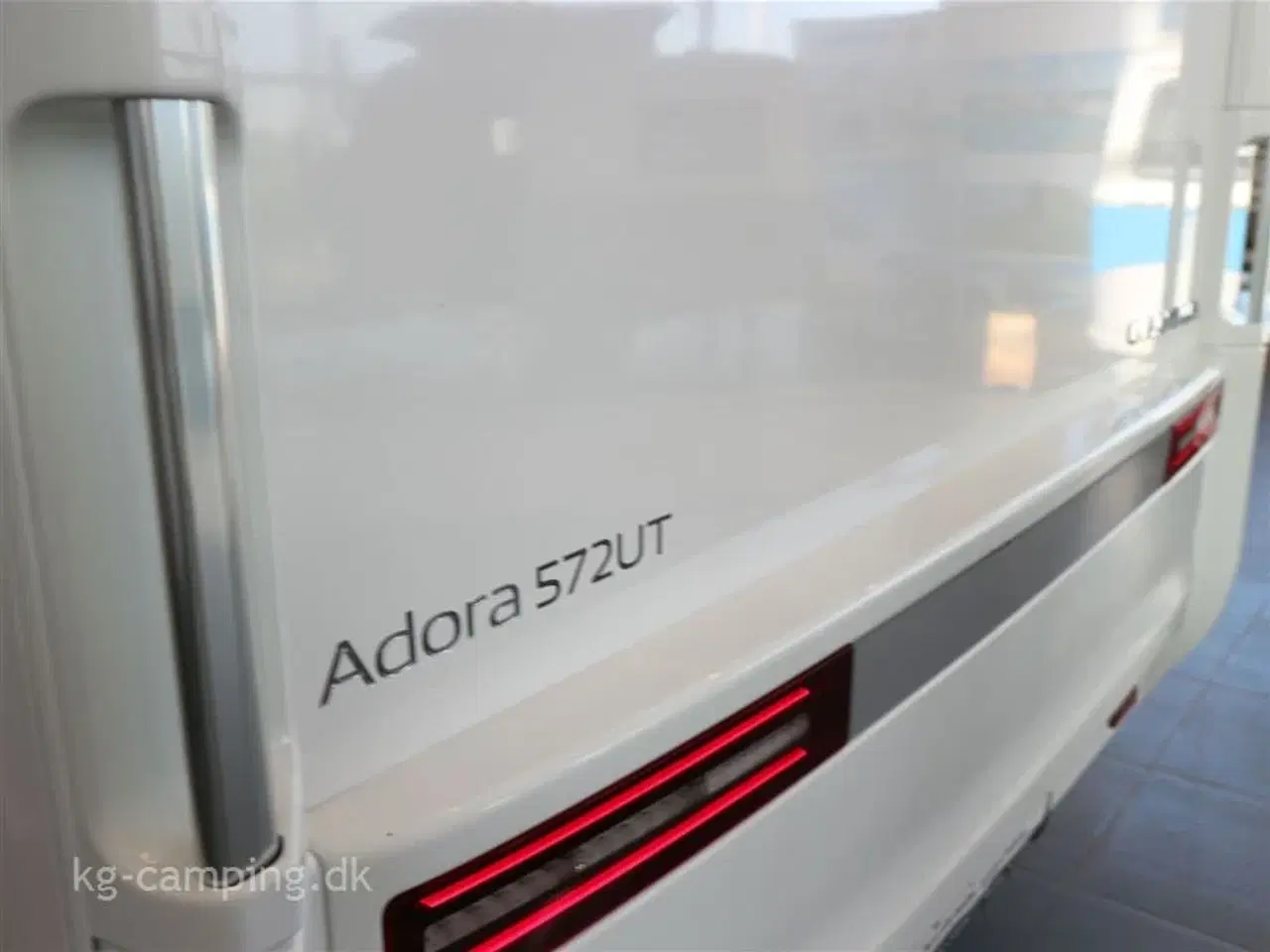 Billede 4 - 2024 - Adria Adora 572 UT   Lækker Kampagnevogn med enkeltsenge. Smartbox - Dometic tagmonteret Aircondition - Alde Centralvarme.