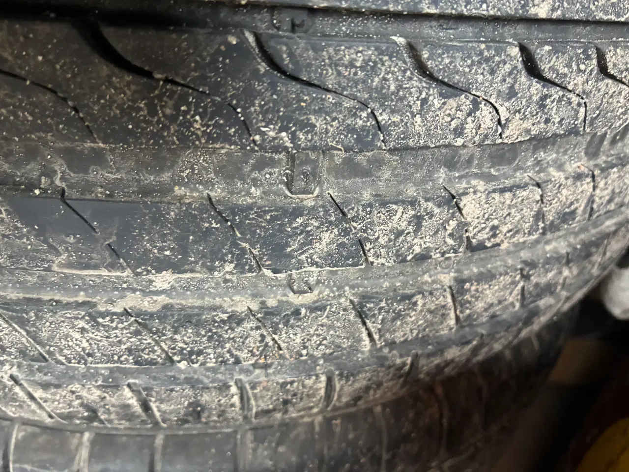 Billede 7 - Alufælge med næsten nye dæk