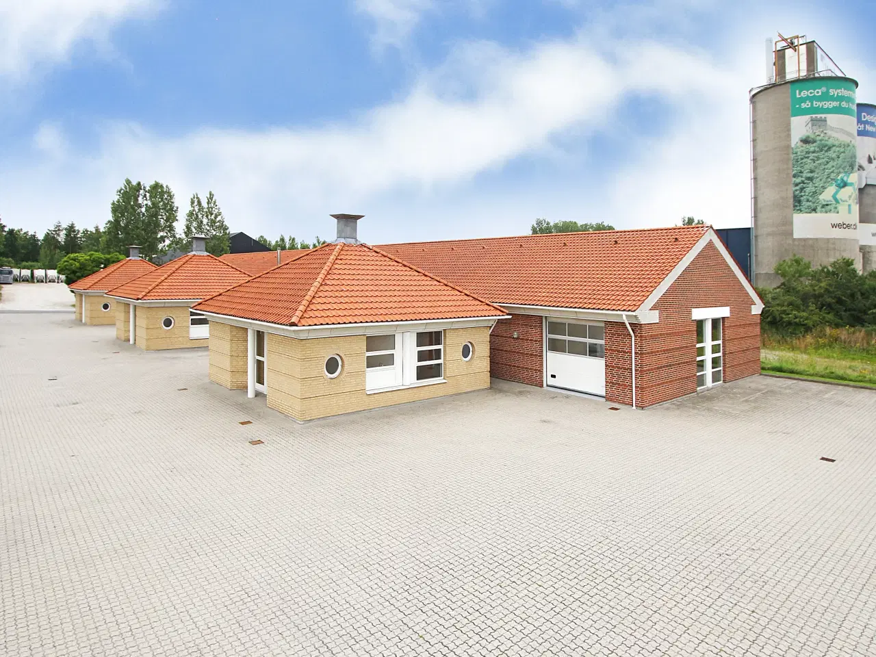 Billede 1 - Præsentabel ejendom få minutters kørsel fra E47/E20 afkørsel 30