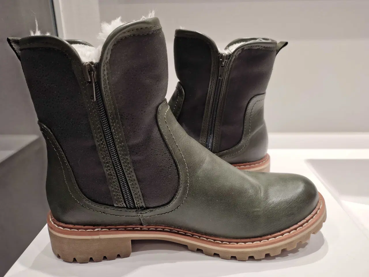 Billede 2 - Varme læderstøvler str 39.