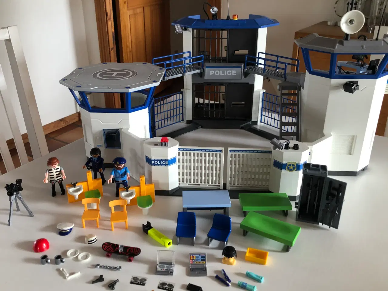 Billede 1 - Playmobil: Politistation med fængsel (6919)