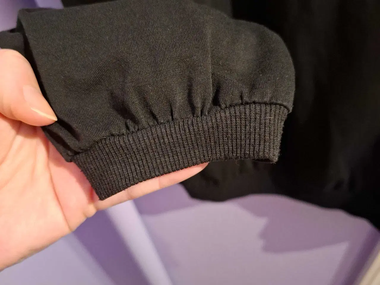 Billede 6 - Sort bluse fra Zizzi medium dødningehoved 