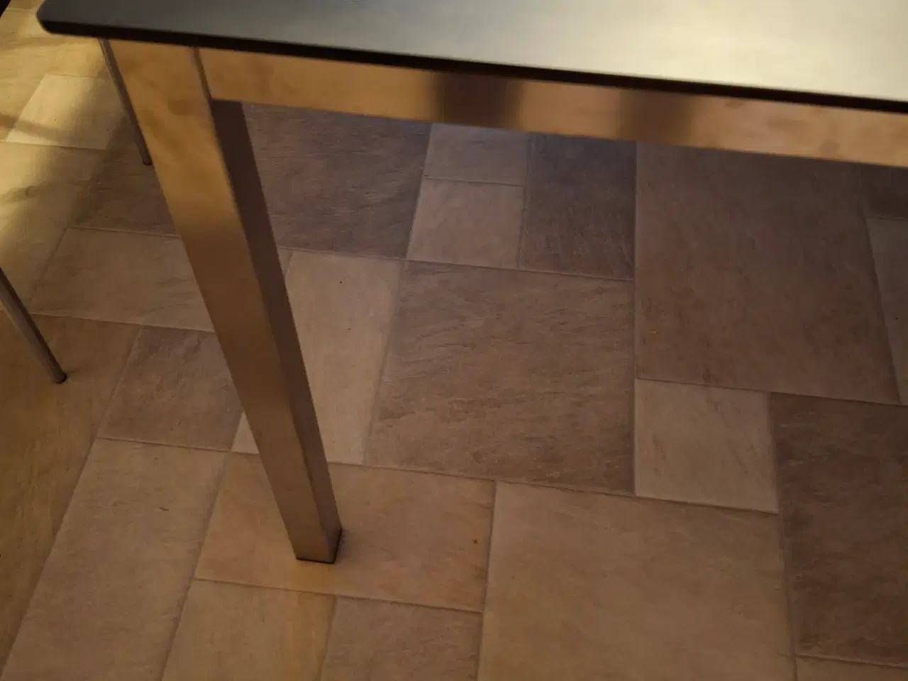 Billede 3 - Spisebord  2 m med tillægsplader 