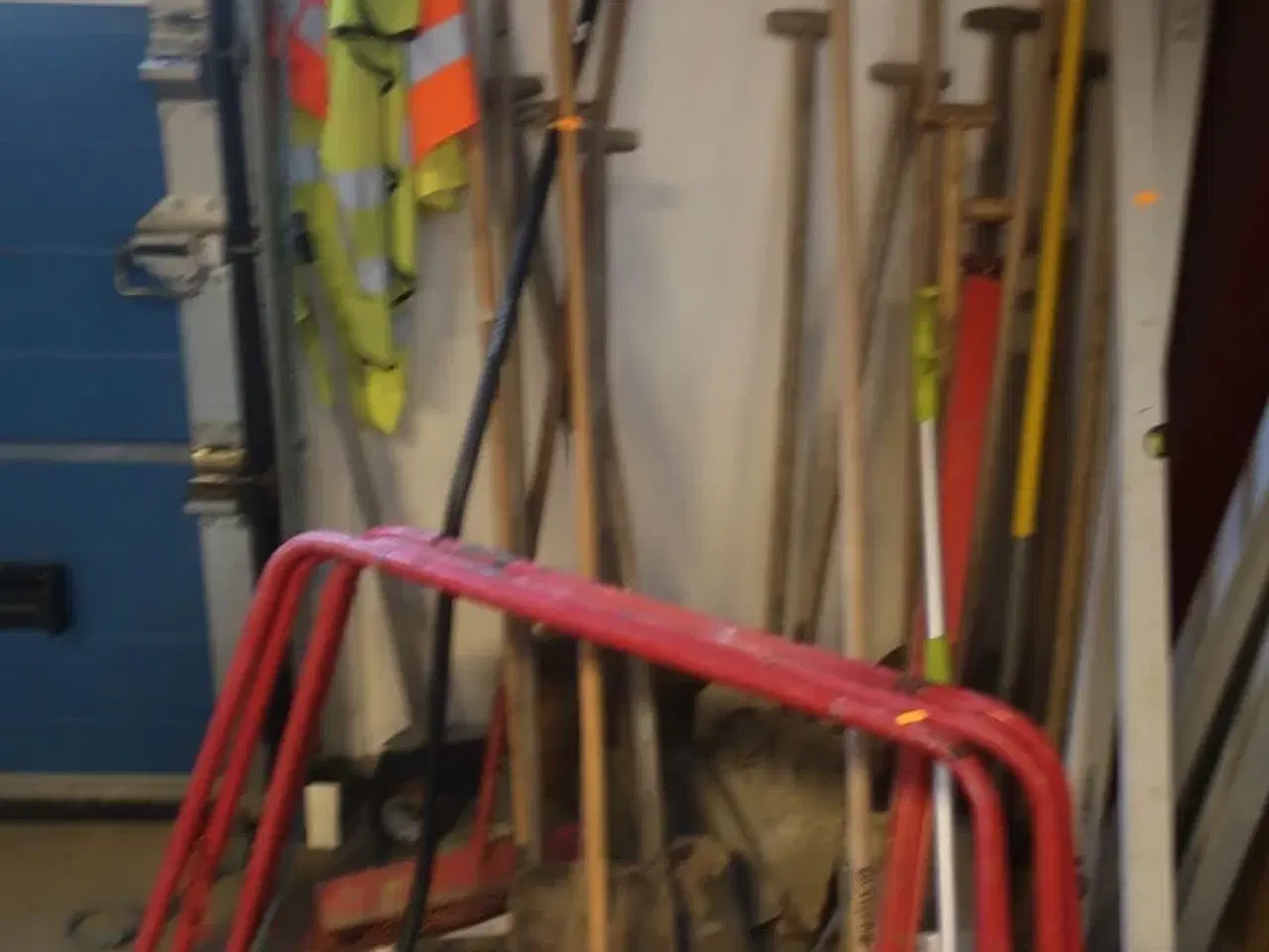 Billede 3 - Haveredskaber, bukke og vaterpaser