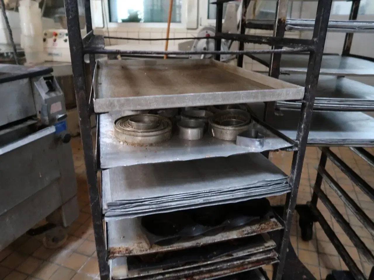 Billede 7 - 2 stk. stikvogne med div. Bageplader og forme