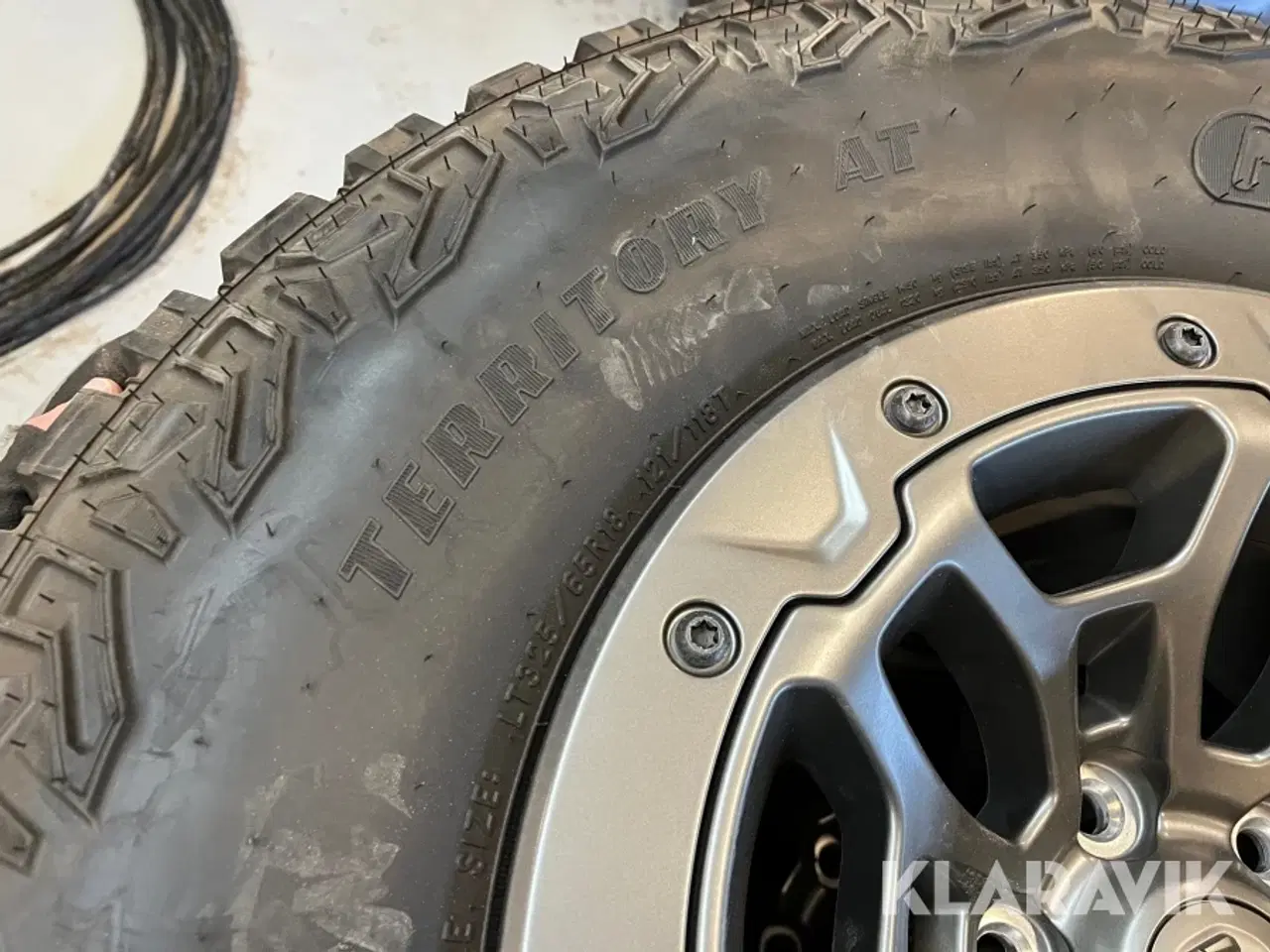 Billede 5 - Komplethjul Goodyear 325/65R18 - fra Dodge Ram