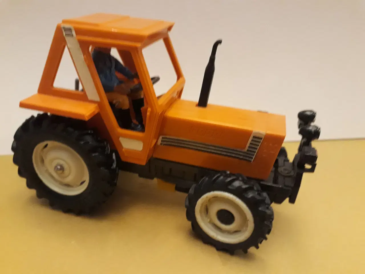 Billede 1 - Britains Fiat Traktor 9528