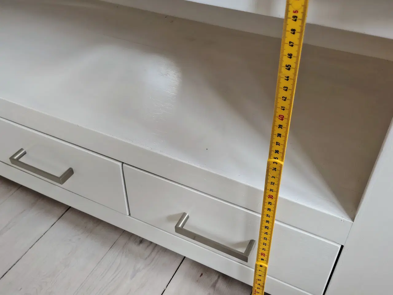Billede 8 - Flot solidt tv bord med opbevaring