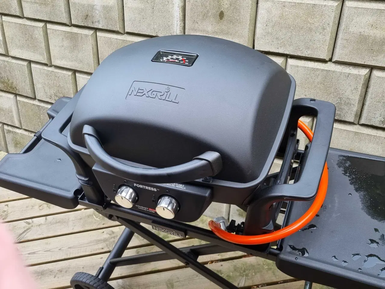 Billede 2 - Gasgrill med cover og en fyldt 11 kg gasflaske