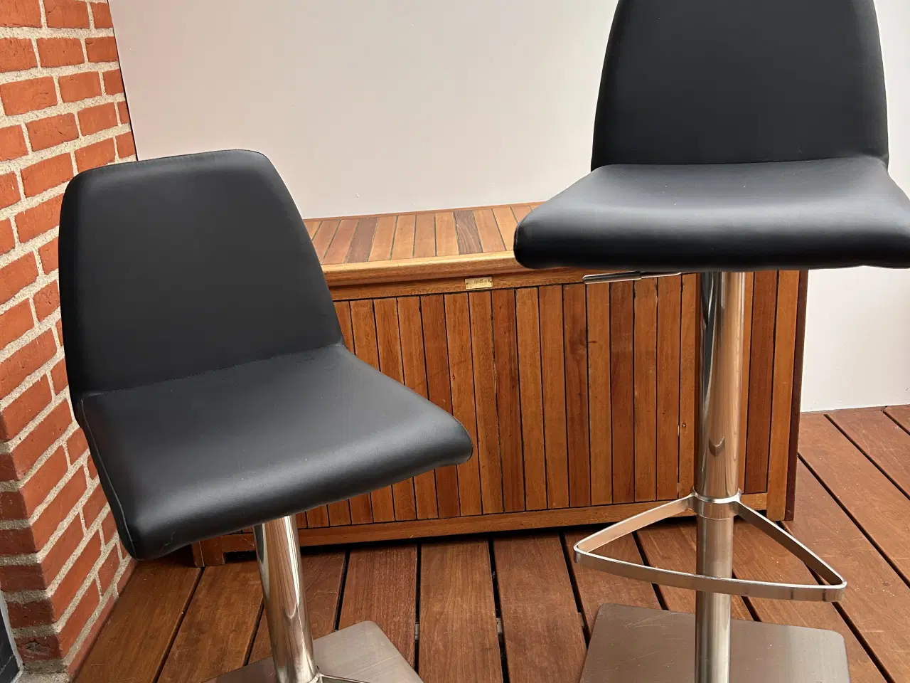 Billede 2 - 2 Barstole med drejelig sæde