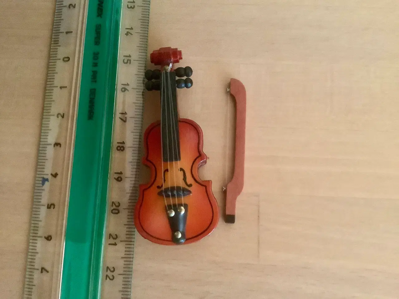 Billede 2 - Lille nisse i gyngestol med violin.