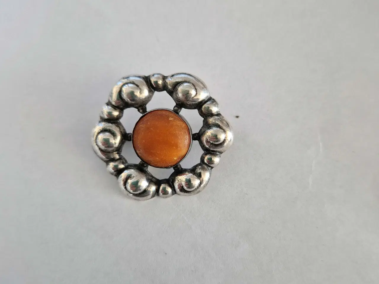 Billede 2 - Antik skønvirke broche I sølv