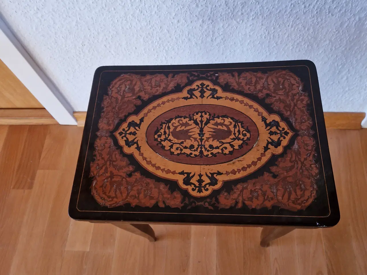 Billede 3 - Sybord / Lampebord med musik