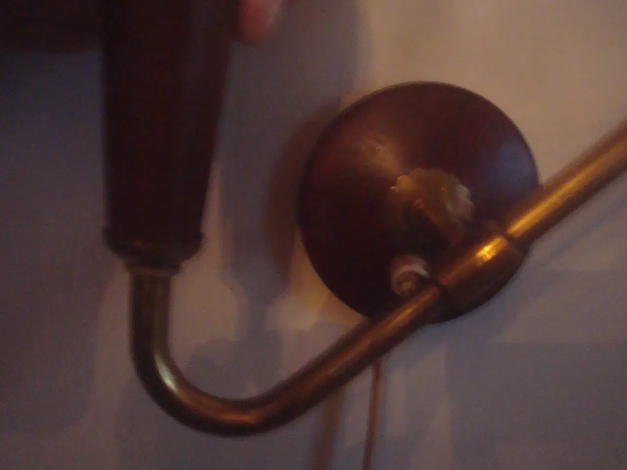 Billede 2 - RETRO VÆGLSAMPET 2-ARMET i TEAK m/MESSINGDEKORATIO