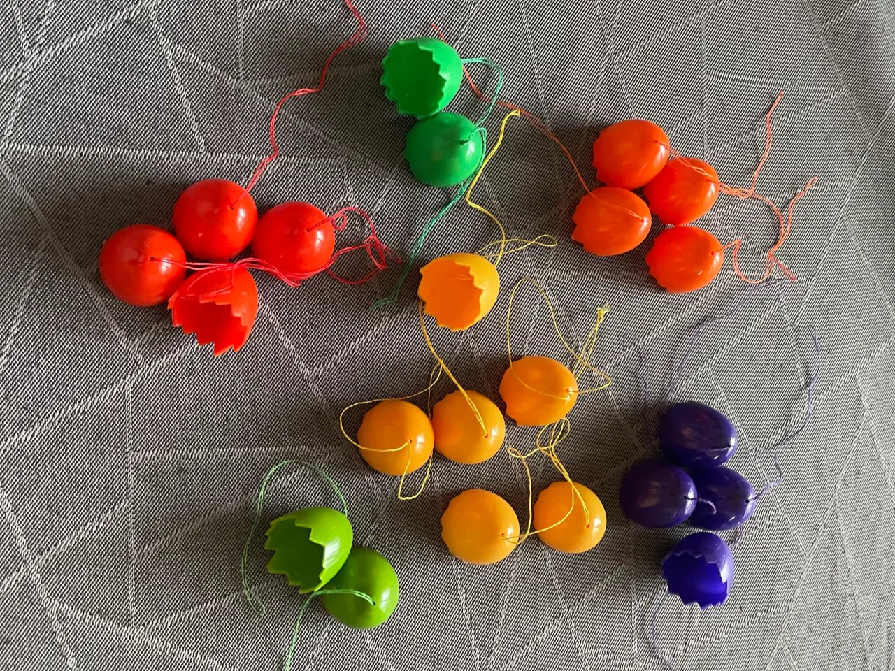 Billede 3 - 22 halve æggeskaller til ophæng fra 1970erne