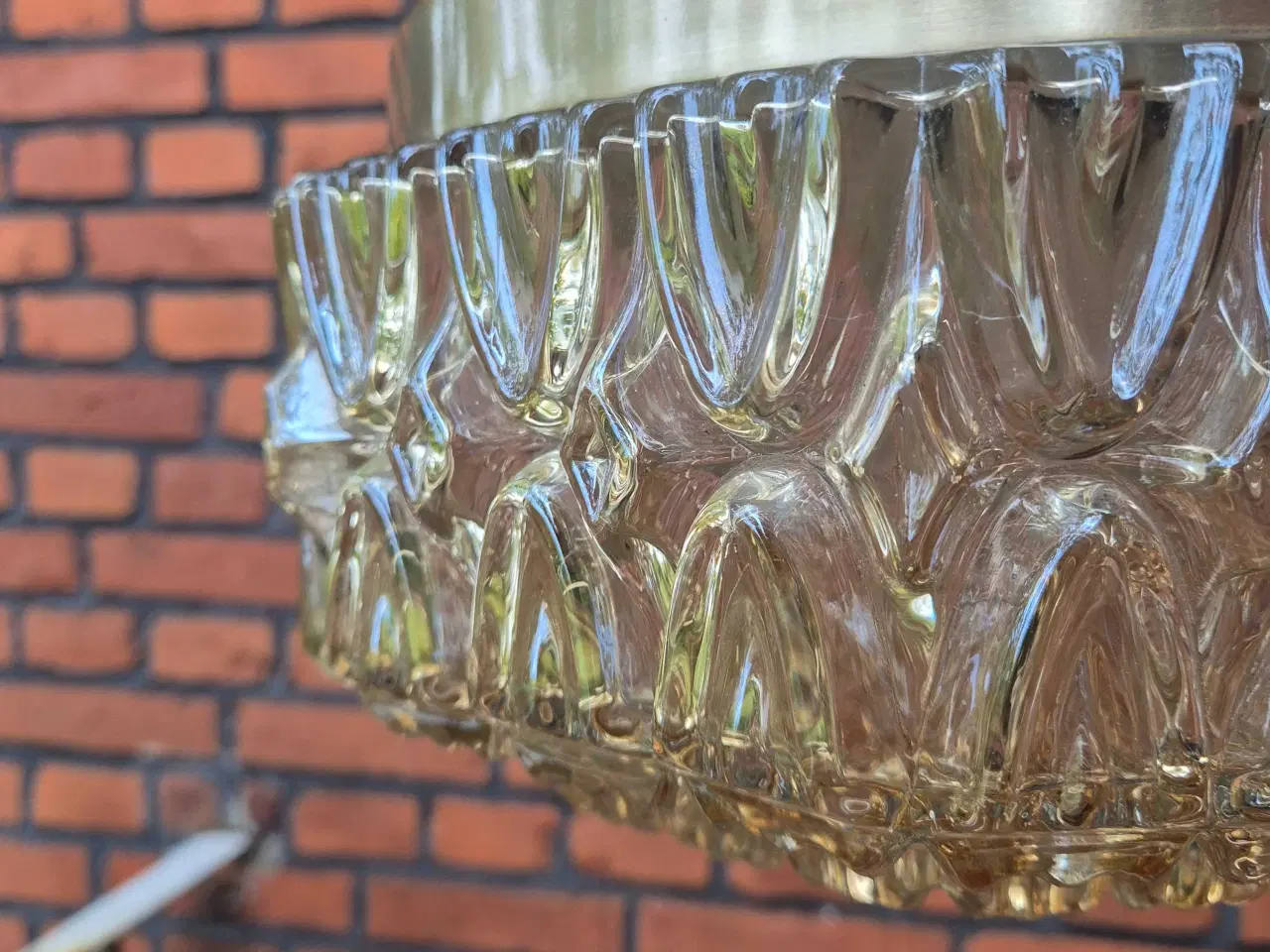 Billede 15 - Stor lampe i messing og gyldent glas 