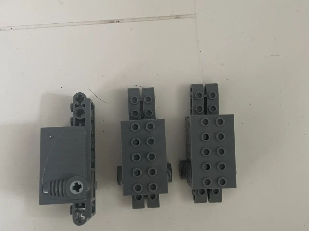 Billede 1 - 6. Lego: 3 stk. Technic optræksmotor type 2, mørkg